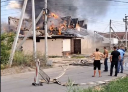 Компания про производству тары горит на юге Волгограда  —  видео 