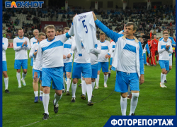 Легенды волгоградского футбола довели болельщиков до слез на ретро-матче