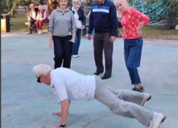 Мачо-пенсионер заставил волгоградцев ахнуть от того, что он вытворяет с партнершей