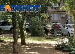 Мужчина умер возле здания почты в Волгограде