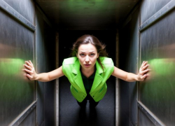 Администратор магазина Fix Price рухнула в шахту лифта