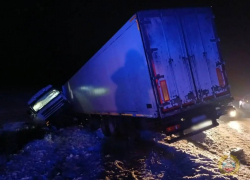 УАЗ стал братской могилой: семеро погибли в столкновении с фурой на волгоградской трассе