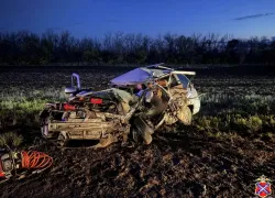 Двое водителей ВАЗов скончались в жутких авариях на волгоградских трассах — пострадали 4 ребенка 