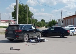 На асфальте лужа крови: массовое ДТП с байкерами произошло в Волгограде 