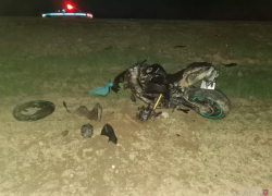 Мотоциклист влетел в КамАЗ под Волгоградом 