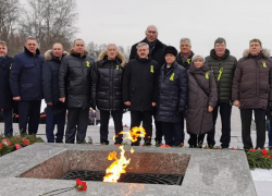 Николай Валуев влился в компанию волгоградских политиков в Питере 