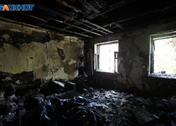 Два человека погибли в полыхающем доме под Волгоградом 