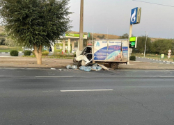 В Волгограде водитель «Газели» влетел в столб и травмировал ребенка