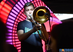 Отдых по – взрослому попал на фото в День защитника Отечества