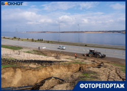 Склон размыло у Волги в центре Волгограда после мегаливня