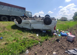 Решила обогнать КамАЗ: водитель Hyundai чудом выжила с ребенком в ДТП в Волгоградской области 