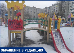 Вандалы изуродовали площадку для детей в Волгограде