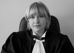 Церемония прощания с 42-летней судьей Юлией Стрепетовой проходит в Волгограде 