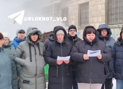 После обращения к Бастрыкину обвинённая жителями УК бросилась судиться в Волгограде