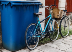 Труп волгоградского велосипедиста нашли возле мусорных баков