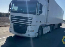 Молодой водитель и пассажир «Лады» скончались в ДТП с фурой под Волгоградом — видео 