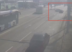 Шестимесячная девочка пострадала в ДТП с бешеной "Грантой" в Волгограде: видео 