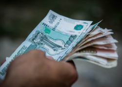 Офисным клеркам при власти поднимают зарплаты на 10,9%