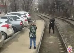 Дети устроили конфликт в трамвае и попали на видео в Волгограде 