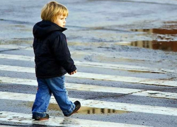 В Волгограде ищут родителей брошенного на улице 5-летнего мальчика