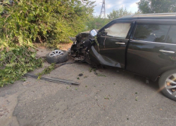 13-летний школьник и 19-летняя девушка пострадали в ДТП с Infiniti под Волгоградом