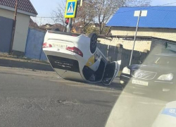 В Волгограде перевернулось «Яндекс.Такси» вместе с пассажиром: видео момента ДТП