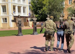 «Что случилось, командир?»: лицом в землю уложили сбытчиков фальшивых купюр под Волгоградом 