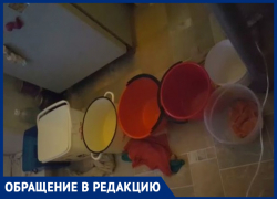 «Десятки тазиков, но вода течет даже через розетки», - волгоградка боится за жизнь мамы