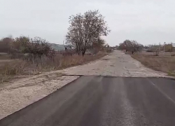  «Деньги кончились, дорога тоже»: причину похвальбы чиновников снял на видео разъяренный волгоградский хуторянин