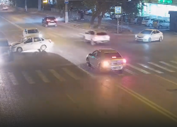 Жесткое столкновение Renault и «Лады» в Волгограде попало на видео: пострадал мужчина 