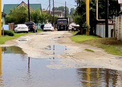Грузовик снес линии электропередач в Волгоградской области