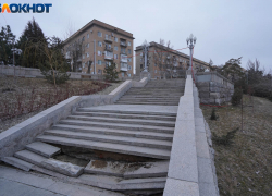 Рухнувшие после визита Медведева ступени волгоградского амфитеатра восстановят за миллион