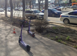 Электросамокатчик сбил волгоградца напротив здания Арбитражного суда