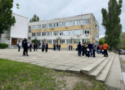 Пришкольные лагеря, детсады и суды Волгограда получили сообщения о минировании