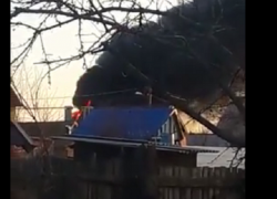 Загоревшиеся баки с бензином под Волгоградом попали на видео