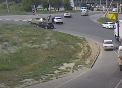 На видео попало ДТП с мотоциклистом в Волгограде