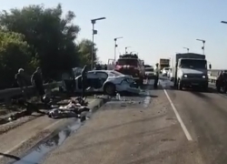 Опубликовано видео последствий ДТП под Волгоградом с цементовозом, где погибли трое