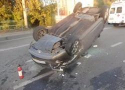 На юге Волгограда перевернулась "Лада" с семью пассажирами в салоне 