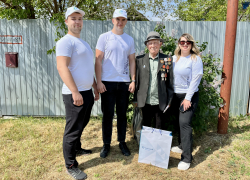 Молодёжь в строю памяти: молодые специалисты ЕвроХим-ВолгаКалия поздравили ветеранов