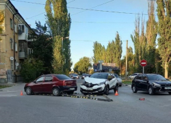 Сдававшая задом иномарка отправила в больницу двоих волжан