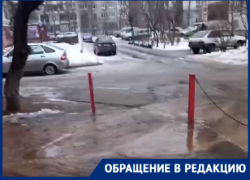 Магазинный «гейзер» превращает в каток улицу на Семи Ветрах в Волгограде — видео 