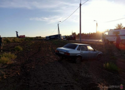 Водитель без прав под Волгоградом обогнал машину и попал в смертельный занос с КамАЗом: двое погибли