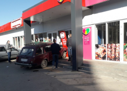 Волгоградец на «Жигули» въехал в «Магнит»