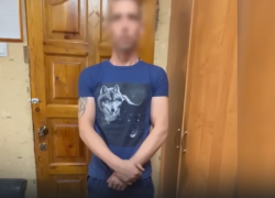 «Заехал на бордюр, пробил колесо»: волгоградец угнал зеленую «десятку»