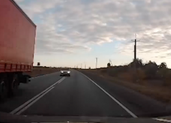 Выезд на встречку закончился смертельным ДТП под Волгоградом: шок-видео 