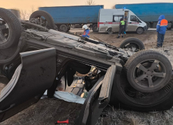 Немцев зажало в перевернутом автомобиле в ДТП под Волгоградом