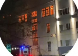 Тушили дольше трех часов: пожар на волгоградском тракторном заводе попал на видео 