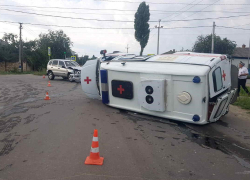 Четыре человека пострадали в ДТП с перевернувшейся скорой  в Волгоградской области