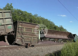 Под Волгоградом 19 вагонов сошли с рельсов: СК возбудил уголовное дело