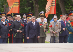 Главные торжества Дня Победы разделили волгоградских политиков по партийному признаку